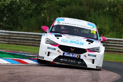 BTCC R4 – THRUXTON: HIGH SPEED AND HANGING ON AROUND THRUXTON