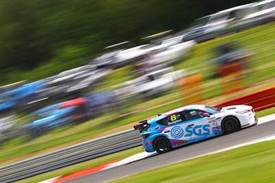 BTCC R2 – BRANDS HATCH INDY: MR PICKLES IN THE POINTS AT A SCORCHING BRANDS HATCH