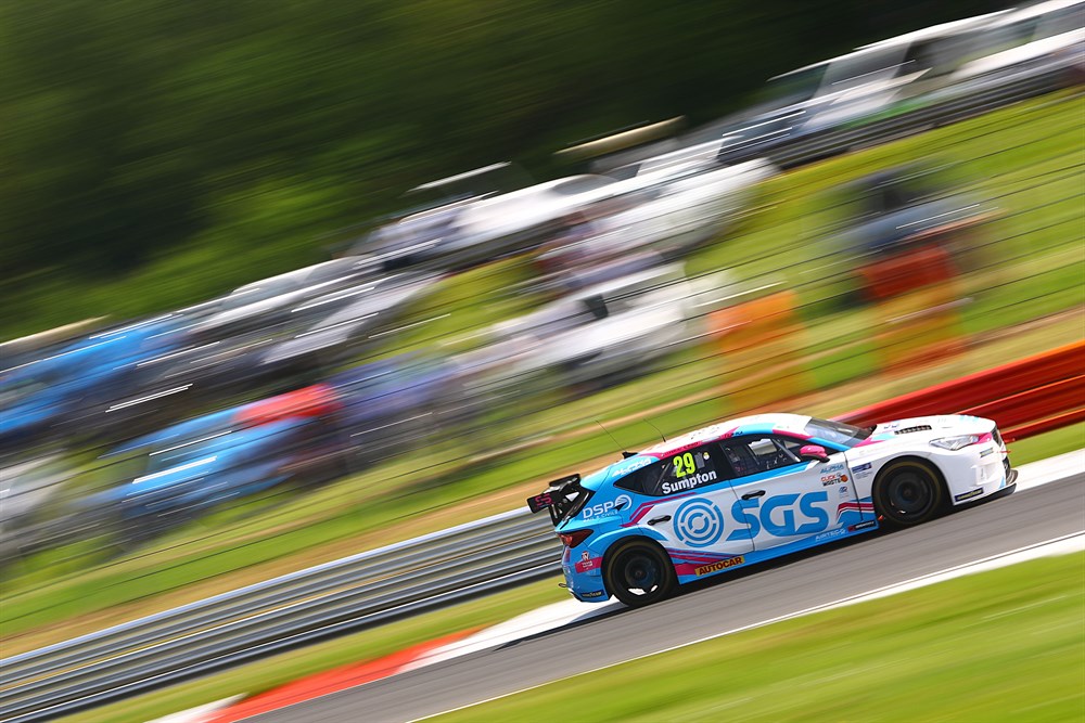 BTCC R2 – BRANDS HATCH INDY: MR PICKLES IN THE POINTS AT A SCORCHING BRANDS HATCH